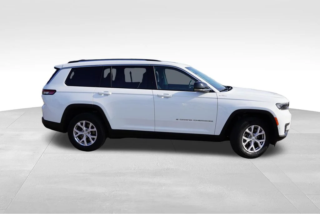 Certified Used 2022 White Jeep Limited image 2
