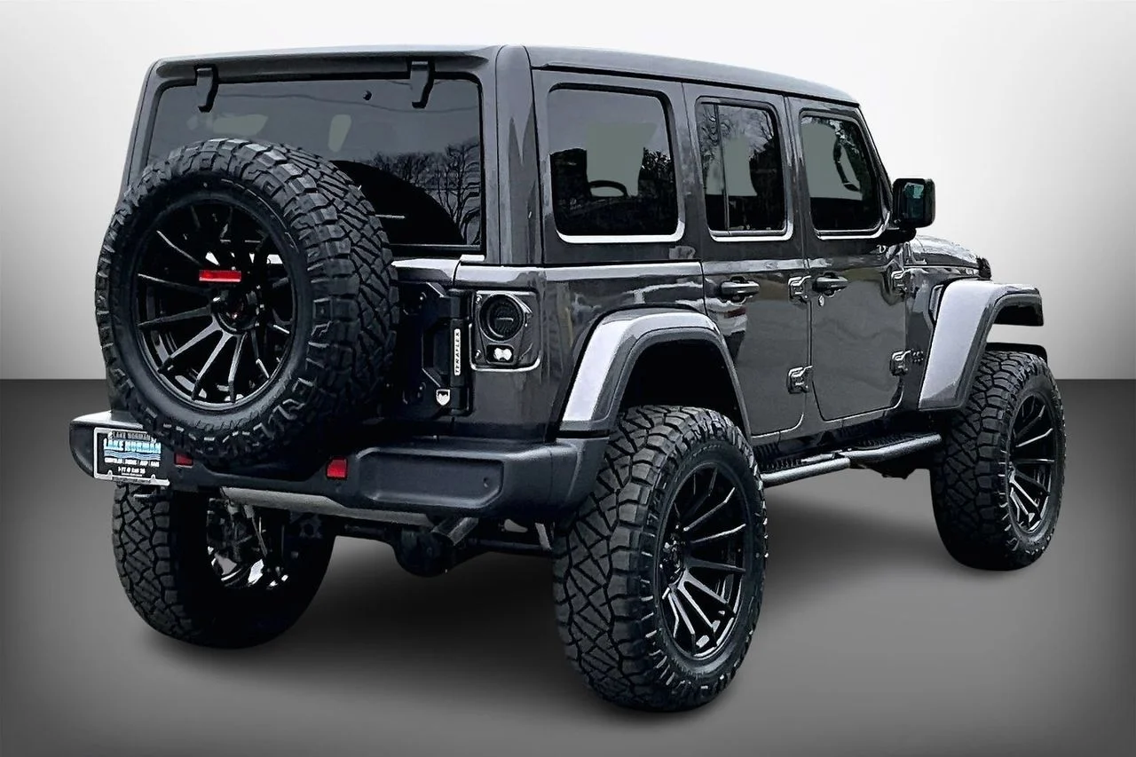 New 2026 Granite Crystal Metallic Clear-Coat Exterior Paint Jeep Sahara image 8