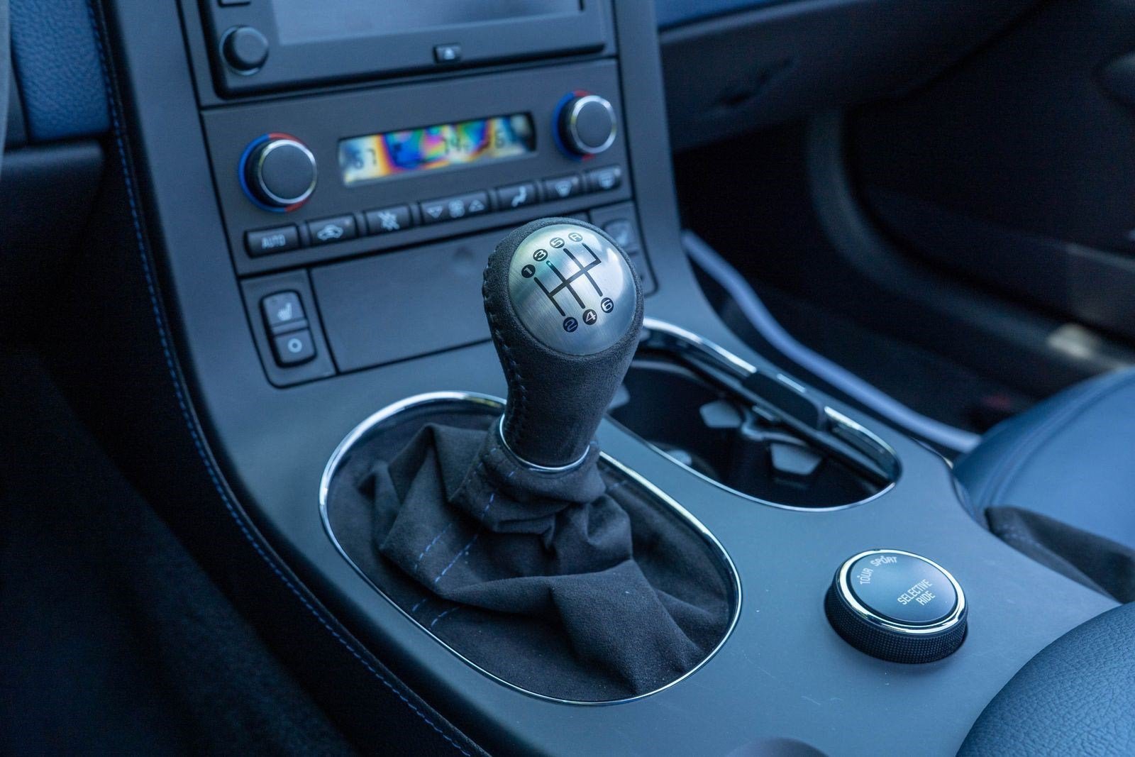 Used 2013 Arctic White Chevrolet 427 1SC image 27