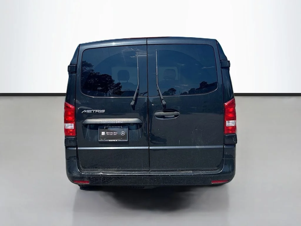 Used 2018  Mercedes-Benz Cargo image 4
