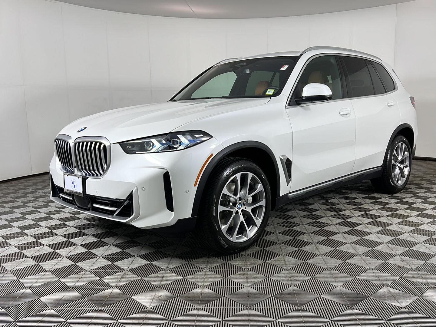 Certified Used 2024 Mineral White Metallic BMW xDrive40i image 12