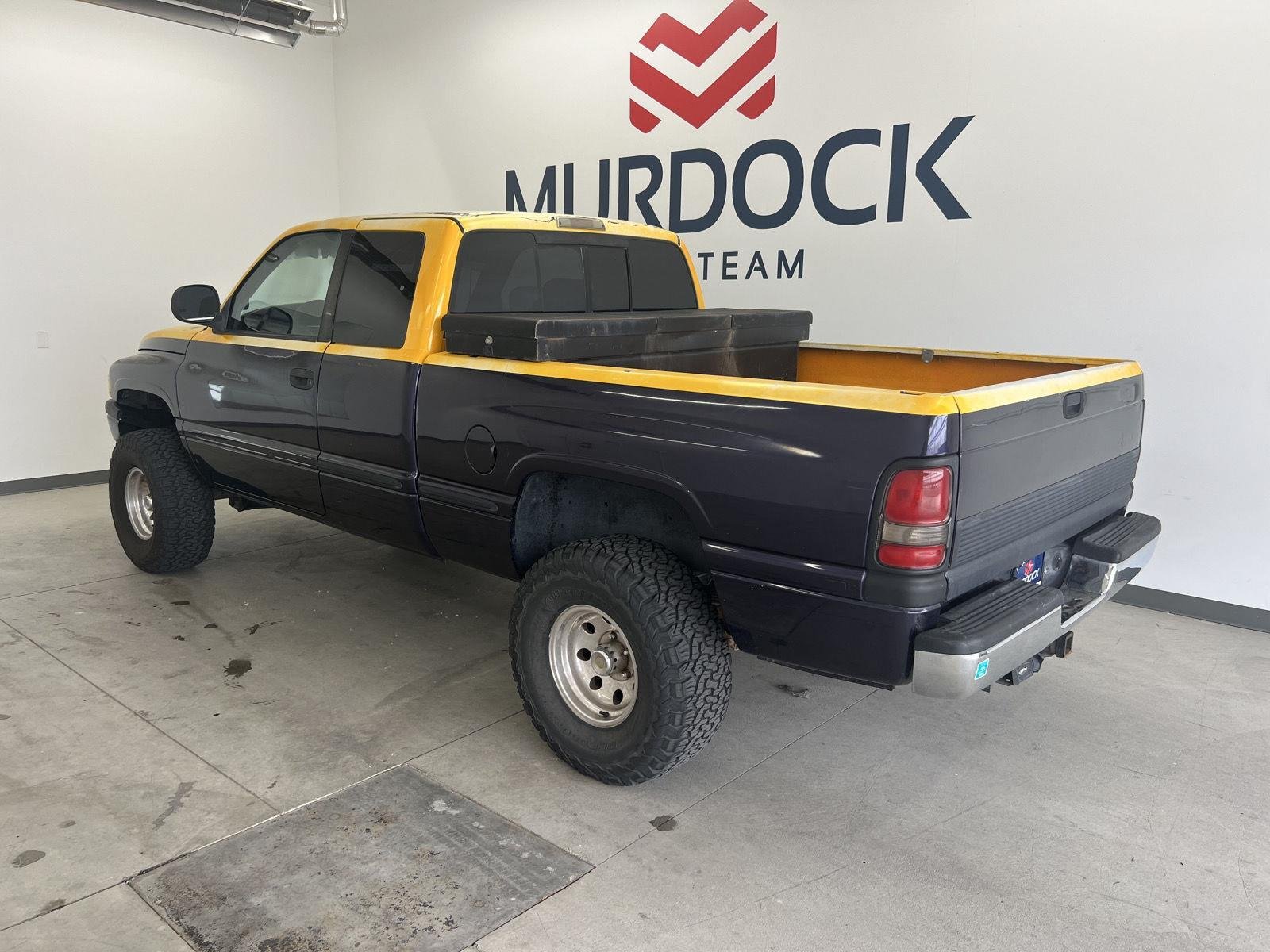 Used 1999 Blue Dodge 2dr Club Cab 139" WB 4WD image 2