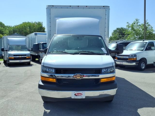 New 2025 Summit White Chevrolet 1WT image 2