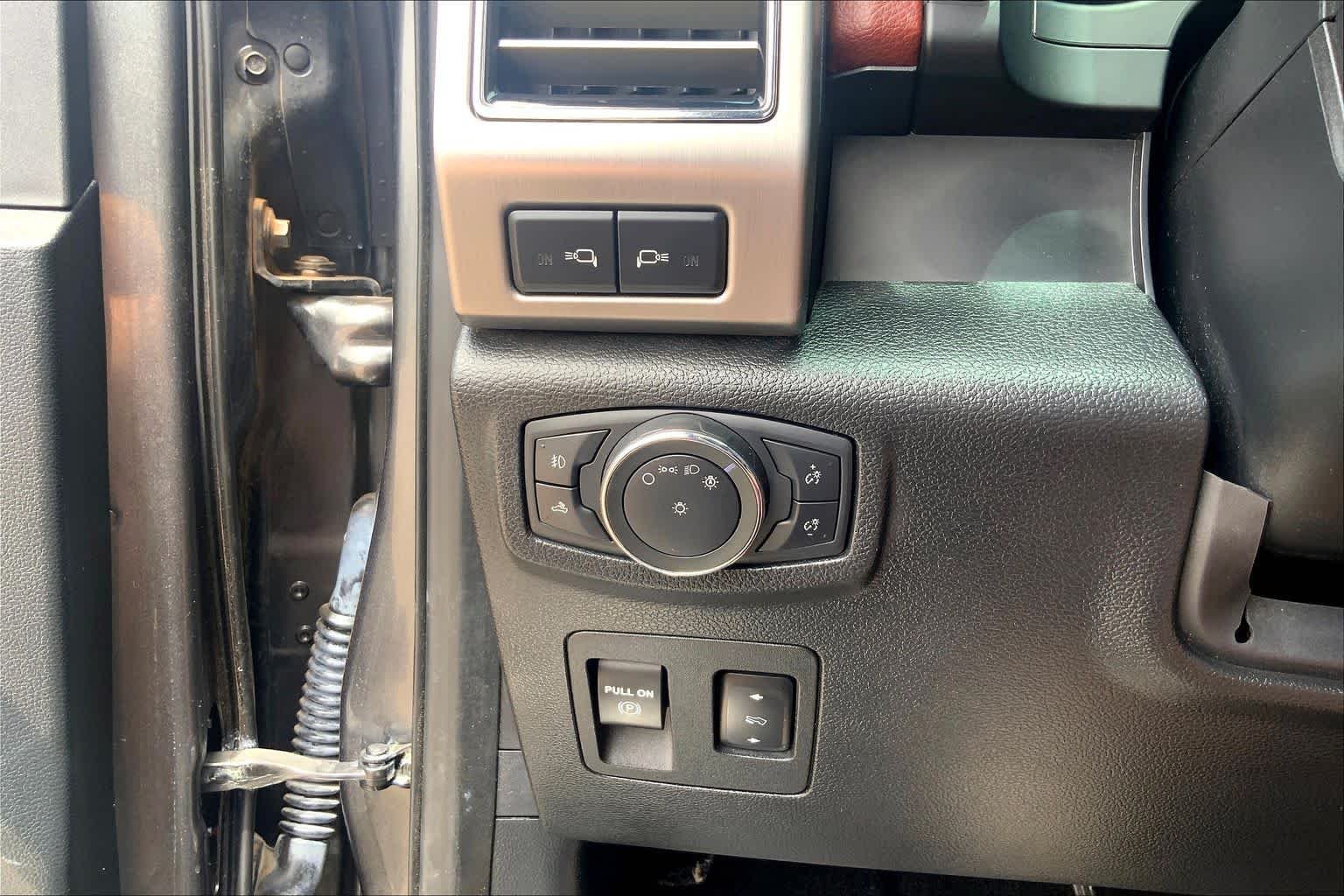 Certified Used 2020 Magnetic Metallic Ford Platinum image 36