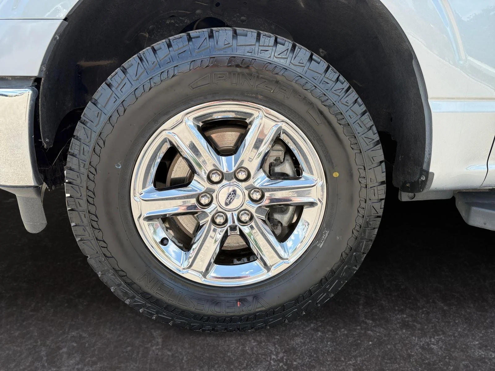 Used 2024 Iconic Silver Ford XLT image 25