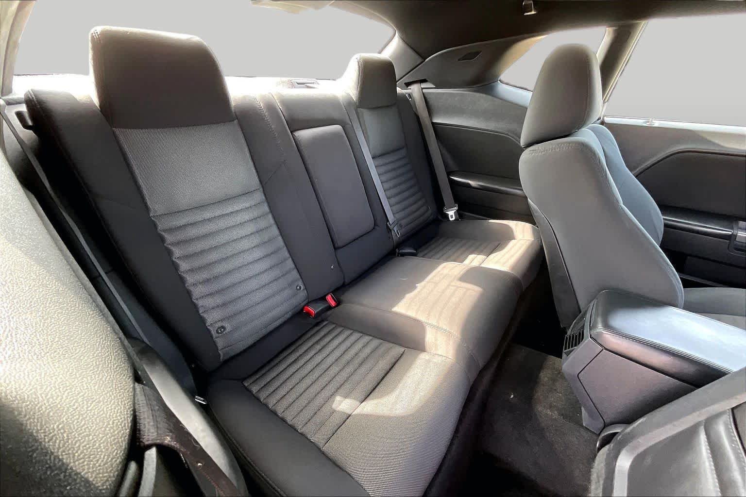 Used 2014 Billet Silver Metallic Clearcoat Dodge R/T image 16