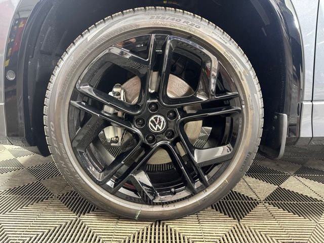 New 2026 Gray Volkswagen 2.0T SE R-Line Black image 9
