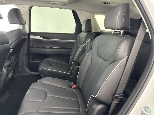Used 2025 White Hyundai SEL Premium image 26