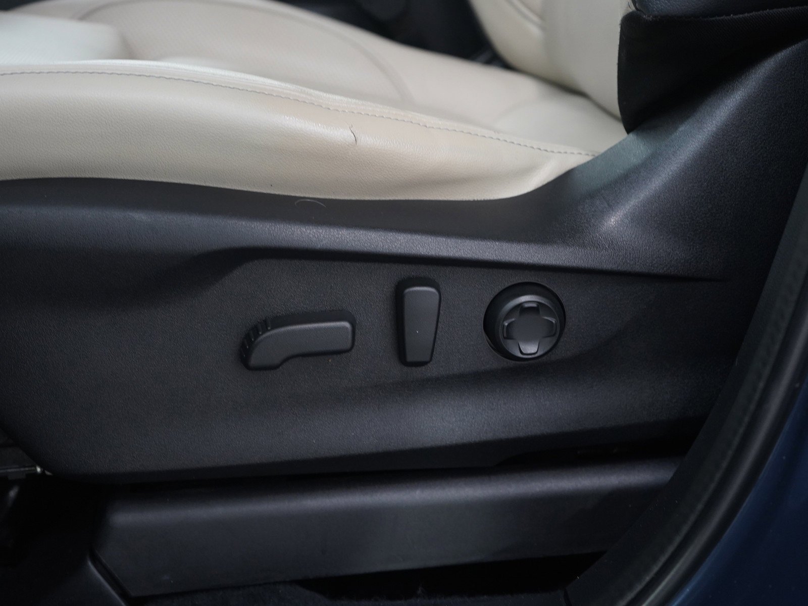 Used 2023 Cosmic Blue Pearl Subaru Limited image 30