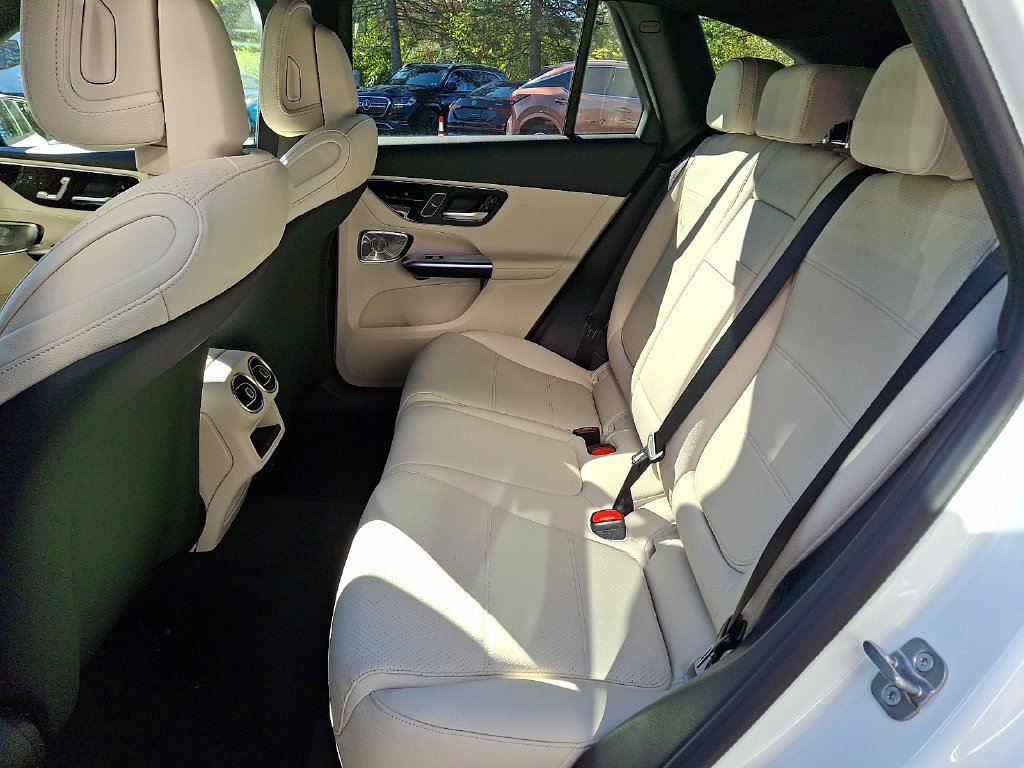 New 2027 Polar White Mercedes-Benz GLC 300 image 10