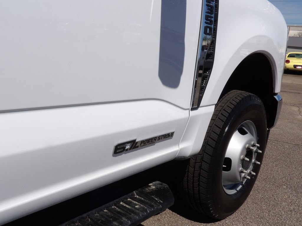 New 2026 Oxford White Ford F-350® XL image 9