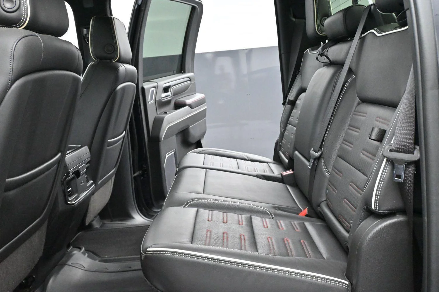 Used 2024 Titanium Rush Metallic GMC AT4X image 31