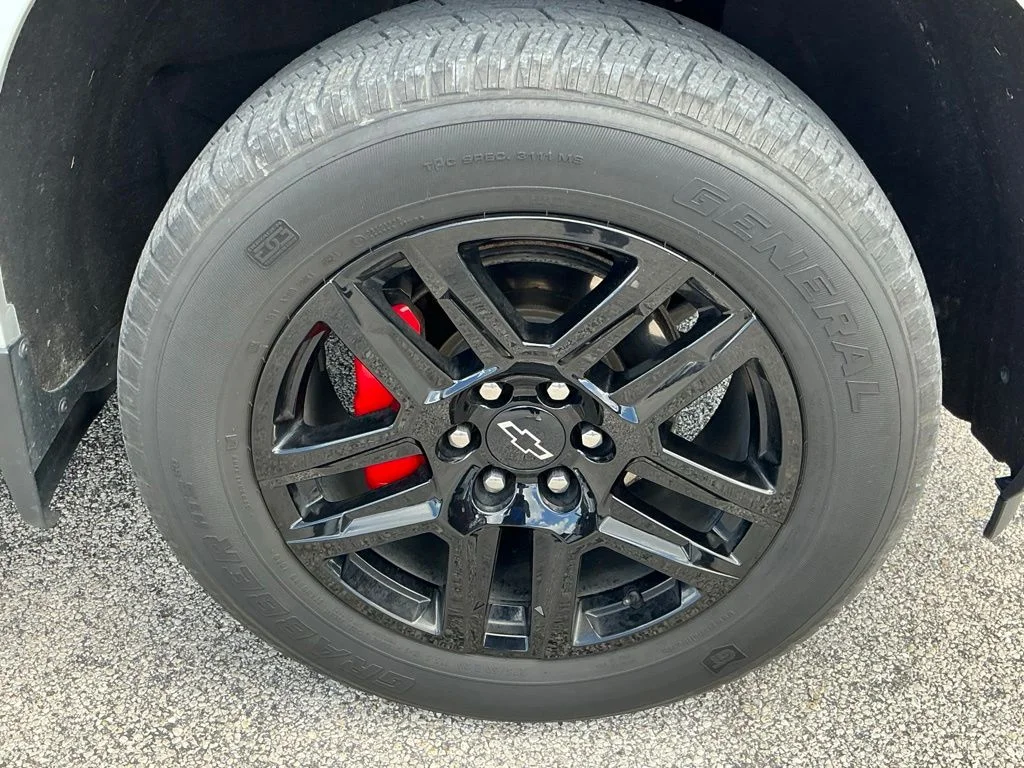Used 2022 Silver Chevrolet Custom image 21