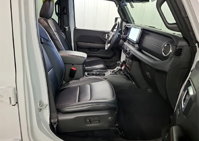 Used 2024 White Jeep Sahara 4xe image 10