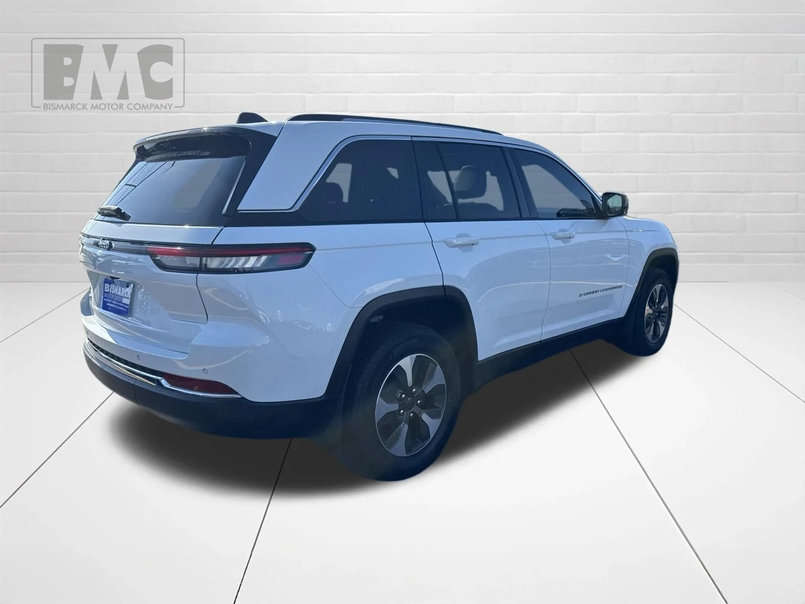 Used 2022 White Jeep 4xe image 3
