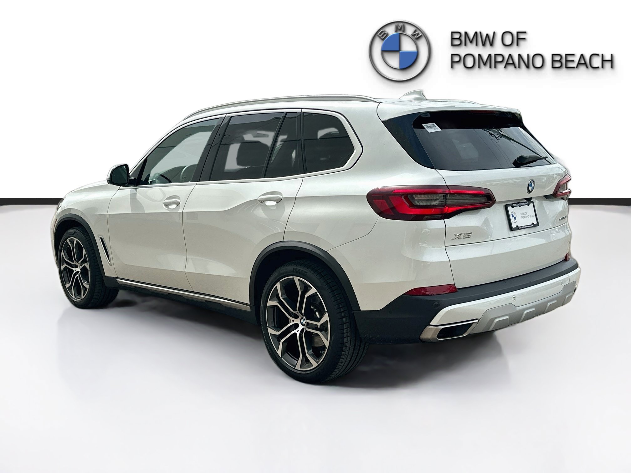 Used 2022 Mineral White Metallic BMW sDrive40i image 5