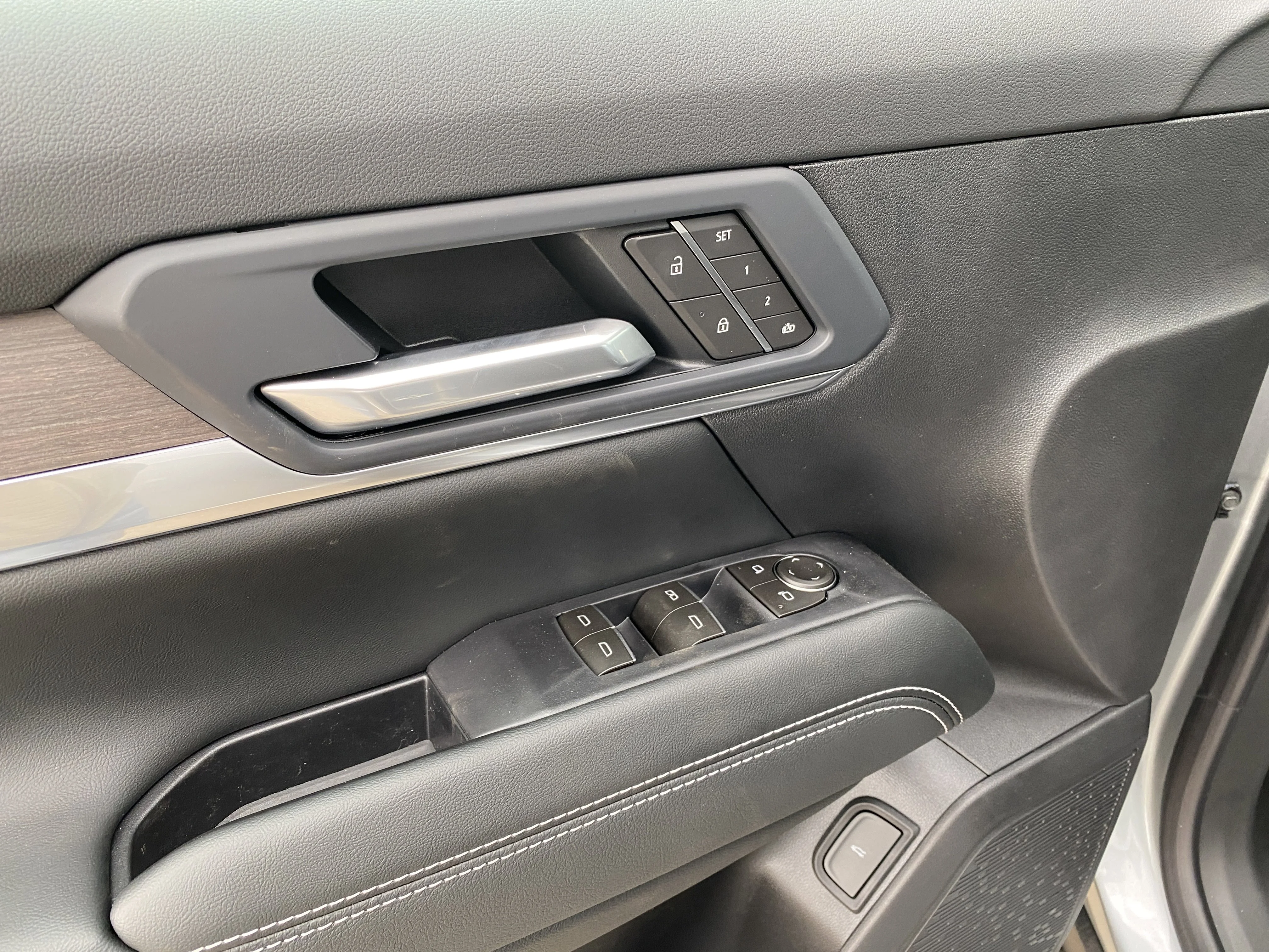 New 2026 STERLING METALLIC GMC AWD Denali image 25