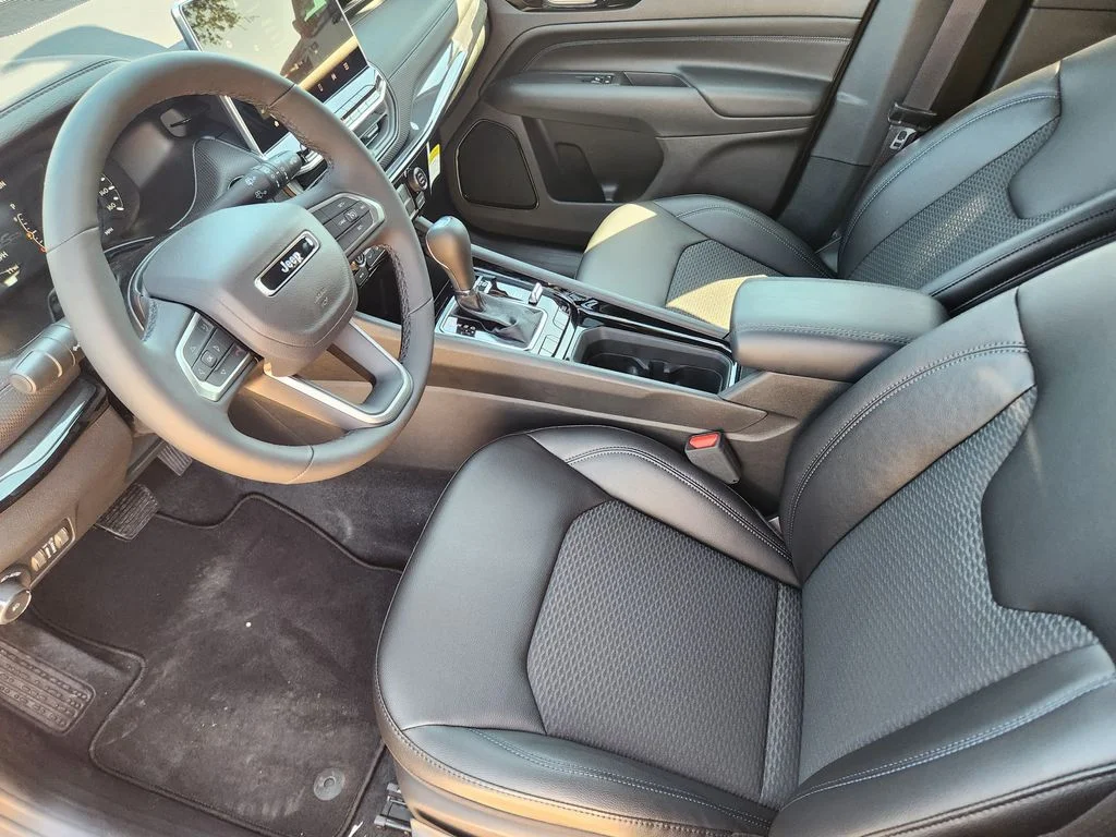 New 2026 Fathom Blue Pearl Coat Jeep Latitude image 8