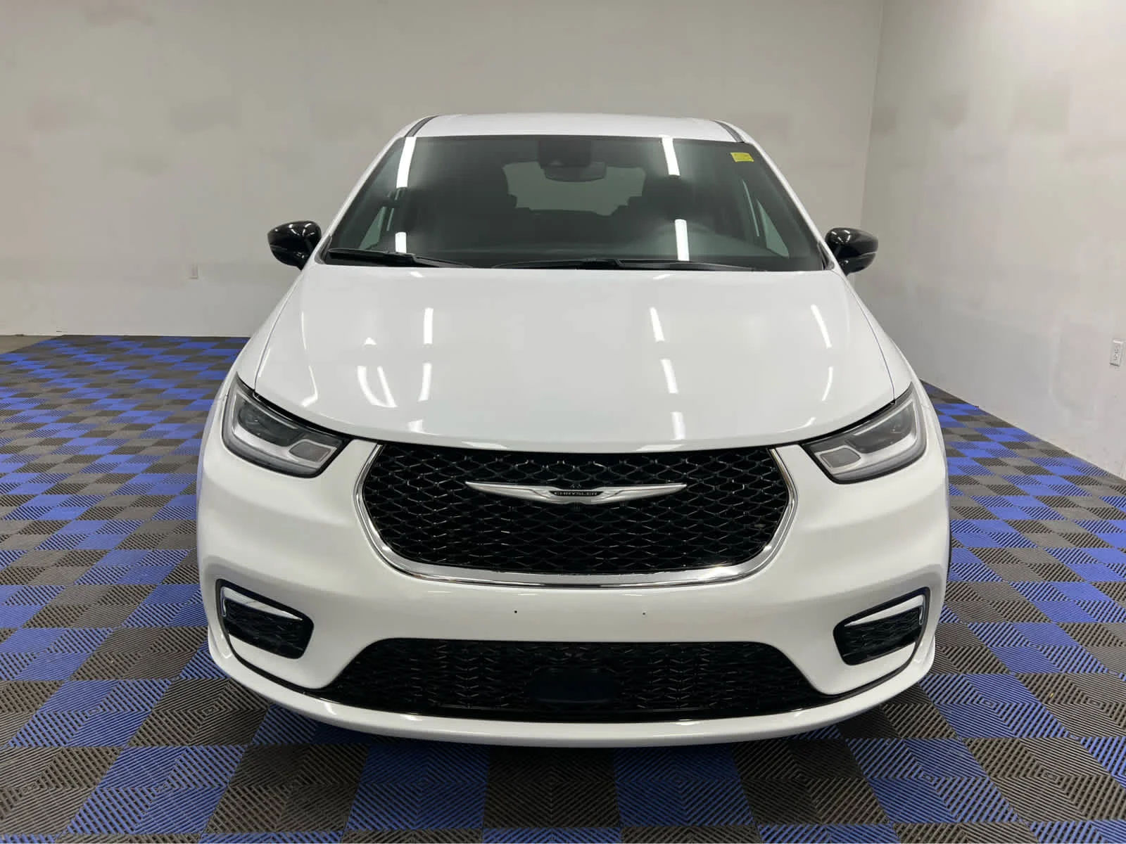Used 2026 Bright White Clearcoat Chrysler Select image 4