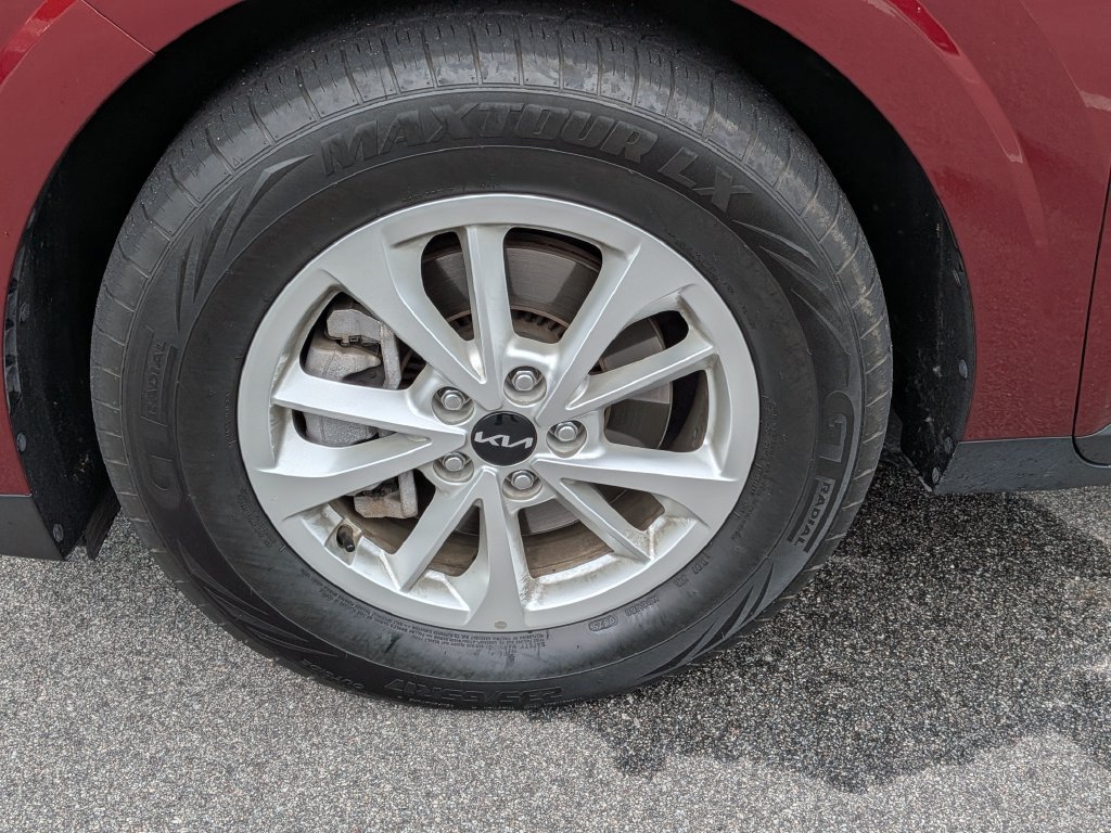 Used 2024 Red Kia LX image 5