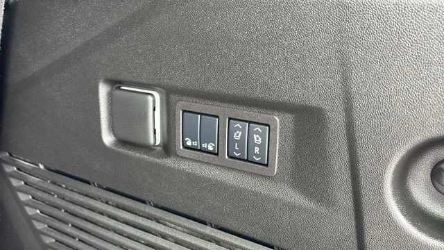 Used 2025 Black Chevrolet High Country image 34