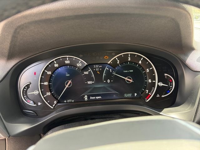 Used 2019 White BMW sDrive30i image 9