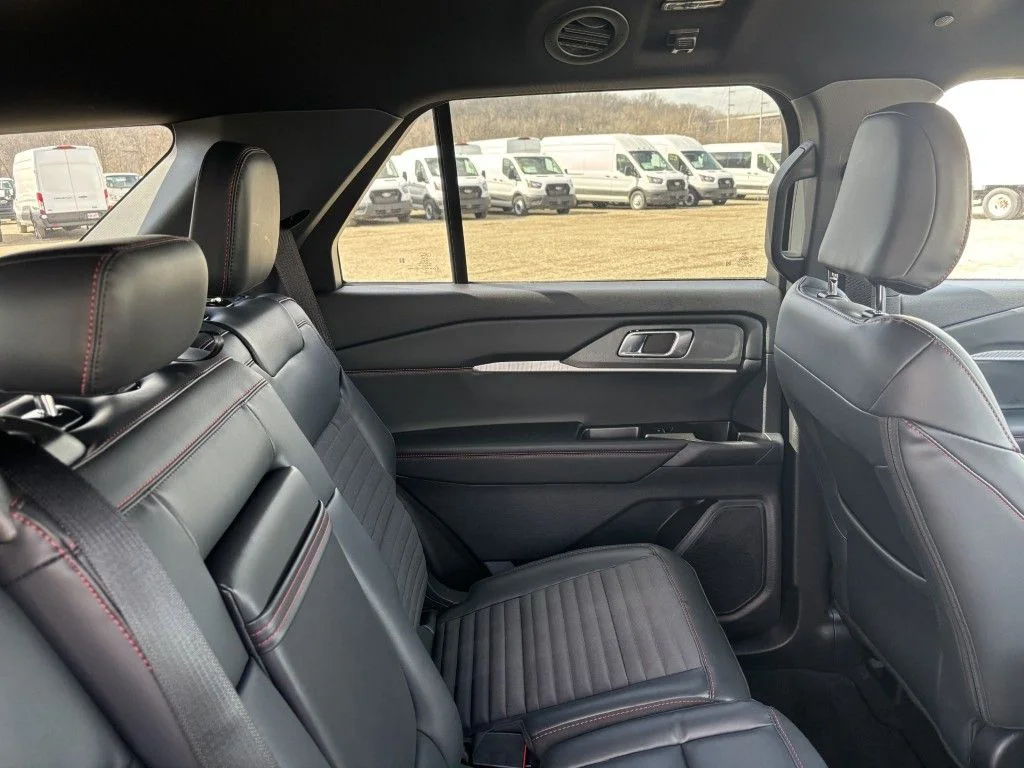 2026 Ford Explorer ST-Line - Photo 17