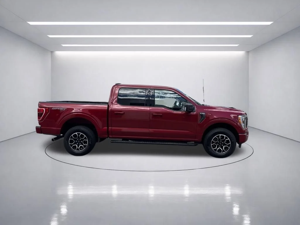 Used 2022 Rapid Red Metallic Tinted Clearcoat Ford XLT image 8