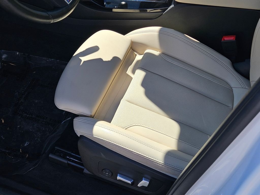 Used 2023 Mineral White Metallic BMW xDrive30i image 34