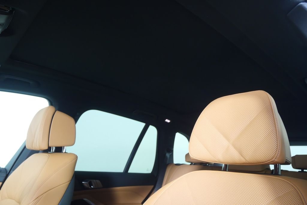 New 2026 Manhattan Green Metallic BMW xDrive50e image 11