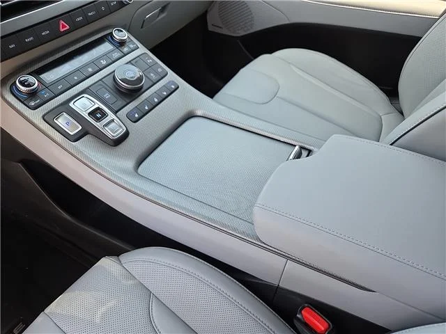 Used 2024 Hyper White Hyundai SEL Front-Wheel Drive image 19
