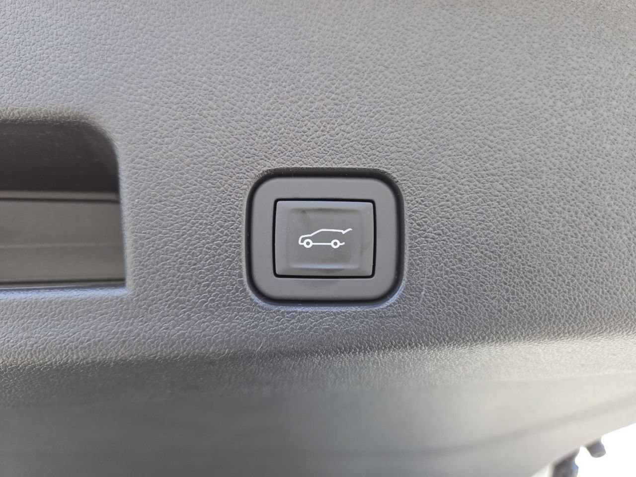 New 2026 Summit White GMC Elevation image 23