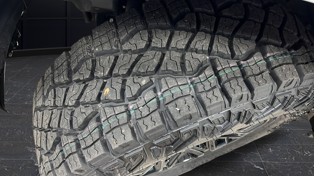 Used 2024 Avalanche Gray Ford XLT image 43