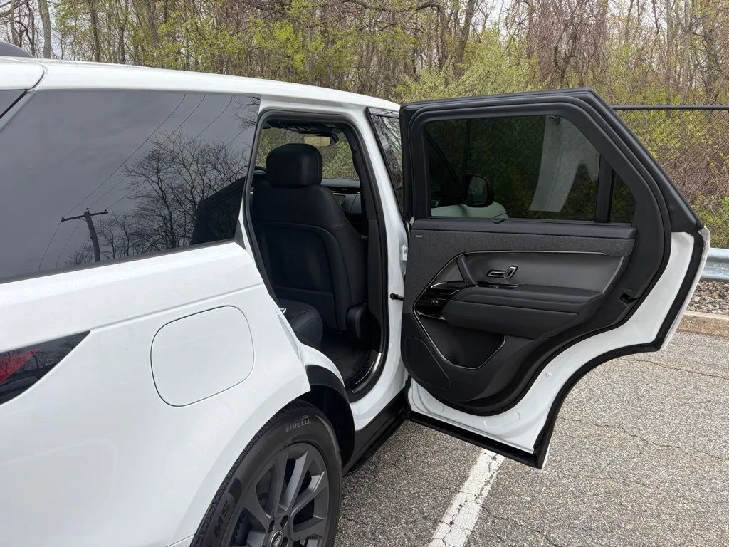 New 2025 Fuji White Land Rover Dynamic SE image 16