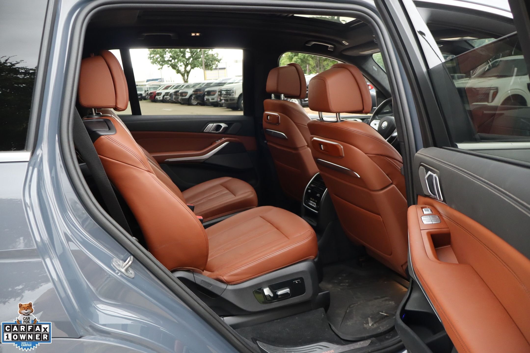 Used 2024  BMW xDrive40i image 31