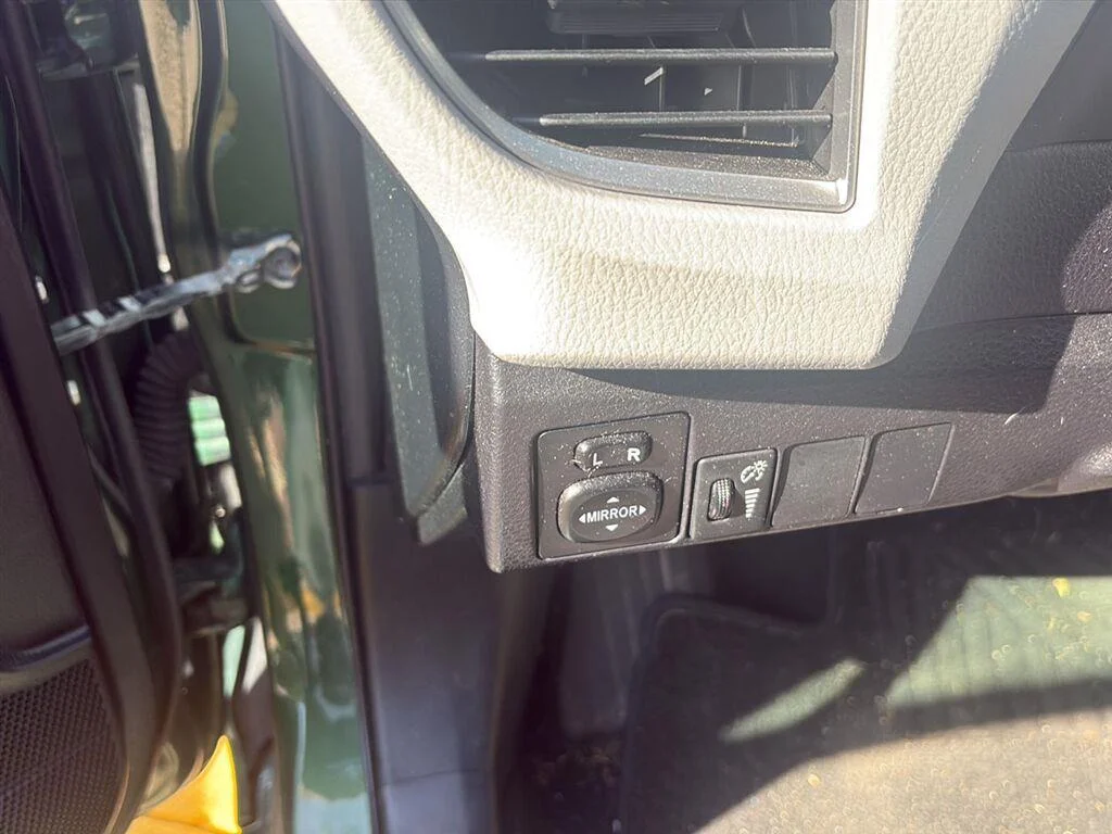 Used 2014 4Evergreen Mica Toyota LE Plus image 15
