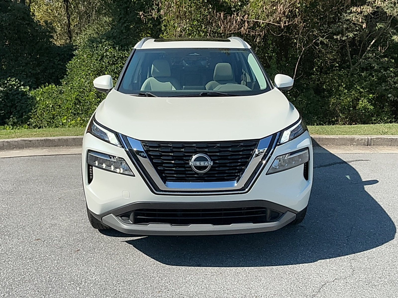 Used 2023 Pearl White Tricoat Nissan SV FWD image 19