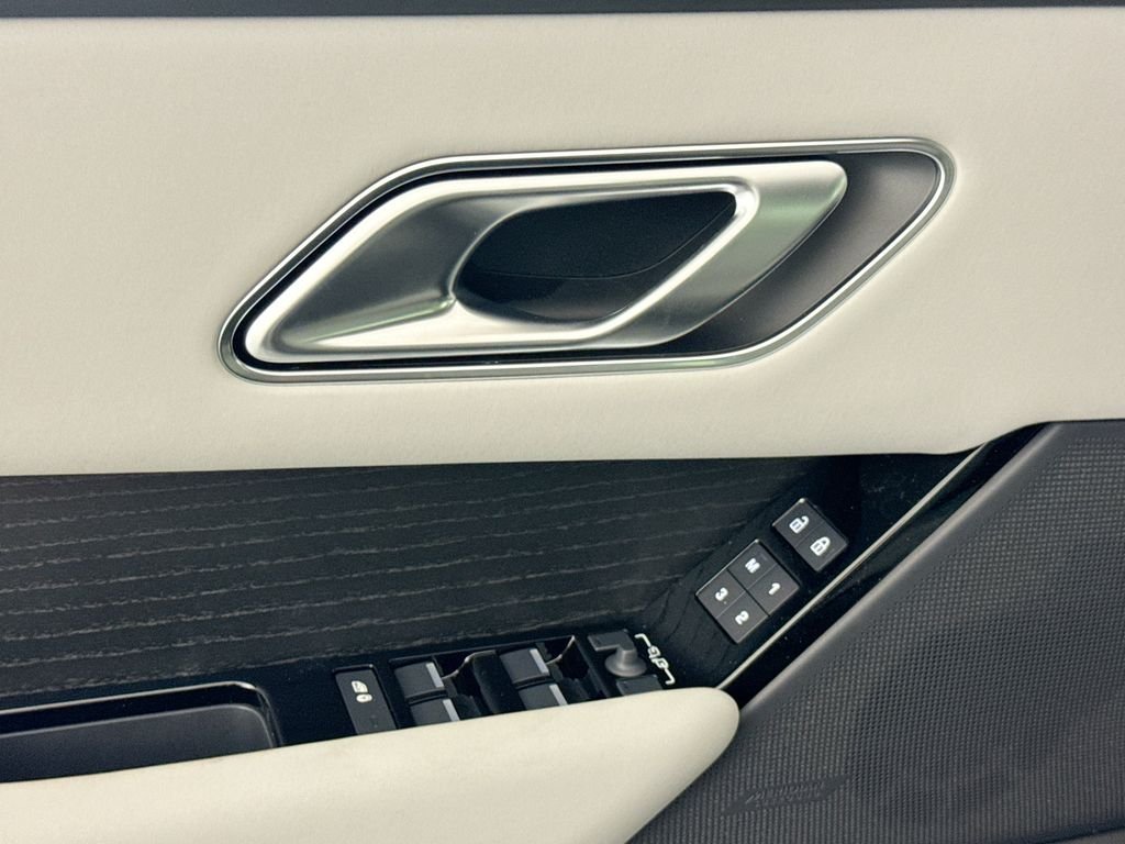 New 2026 Santorini Black Land Rover Belgravia Edition image 18