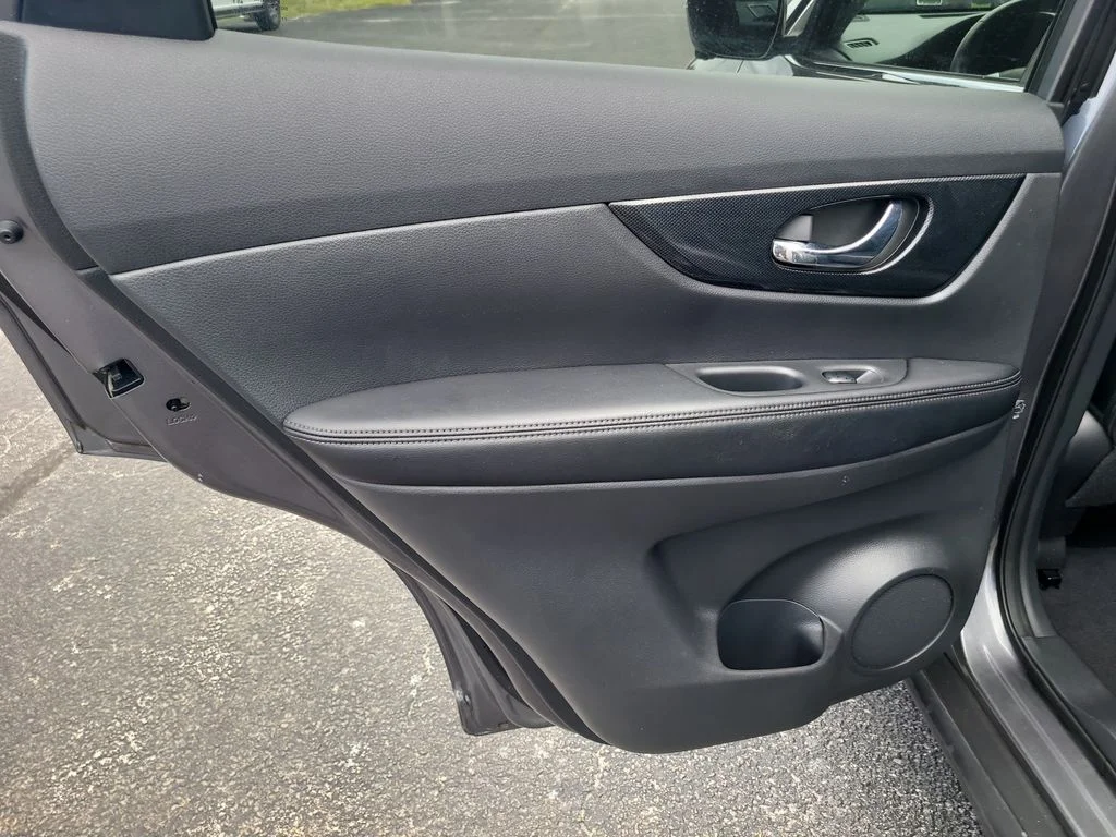 Certified Used 2016 Gray Nissan SL image 10