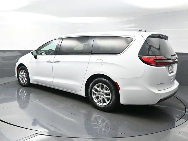 Used 2024 White Chrysler Touring L image 5