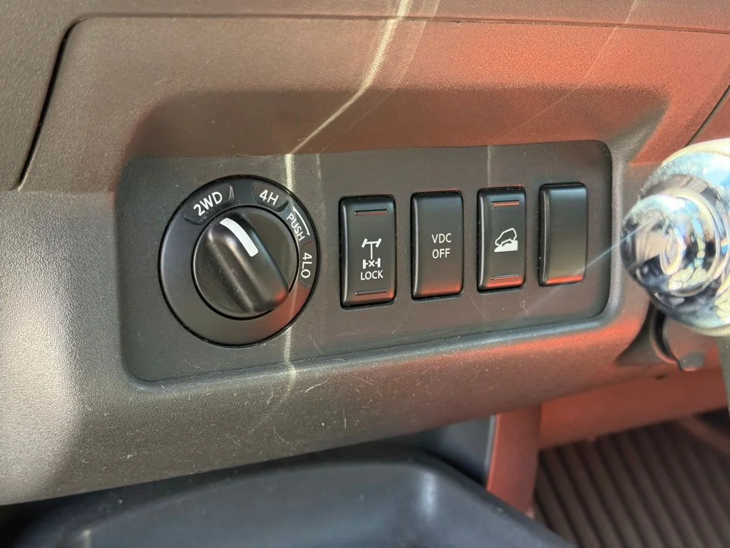Used 2006 Silver Nissan NISMO Off-Road image 27