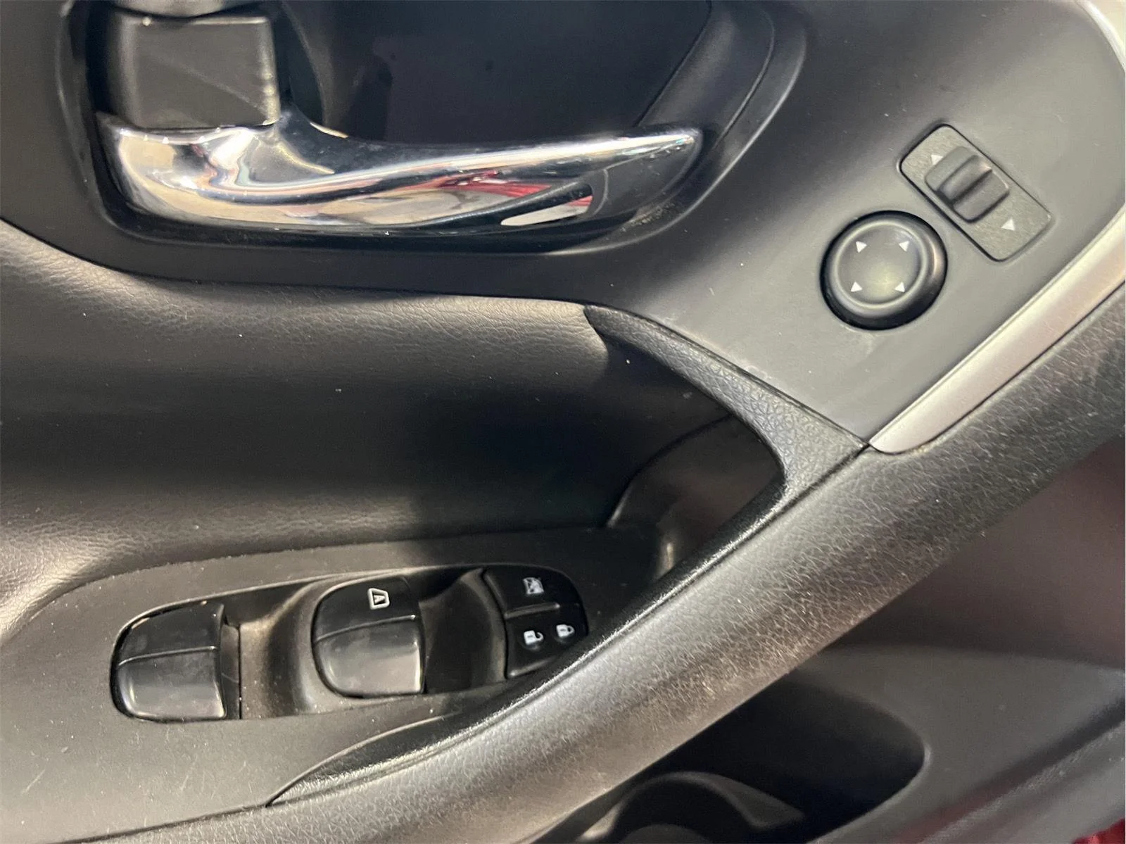 Used 2015 Cayenne Red Nissan 2.5 SV image 9