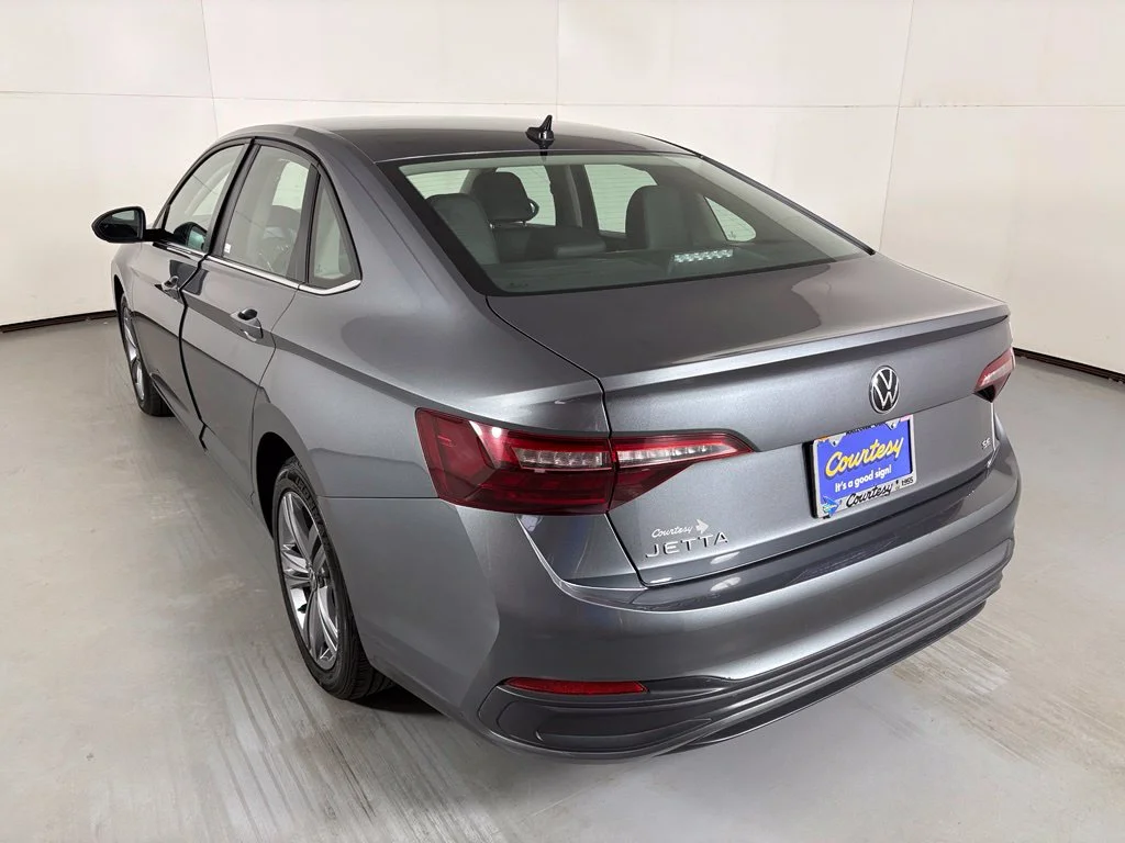 Used 2024 Gray Volkswagen 1.5T SE image 6