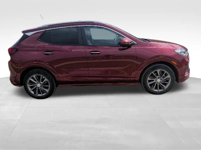 Used 2023  Buick Select image 2