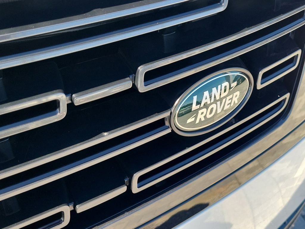 New 2027 Fuji White Land Rover SE image 10