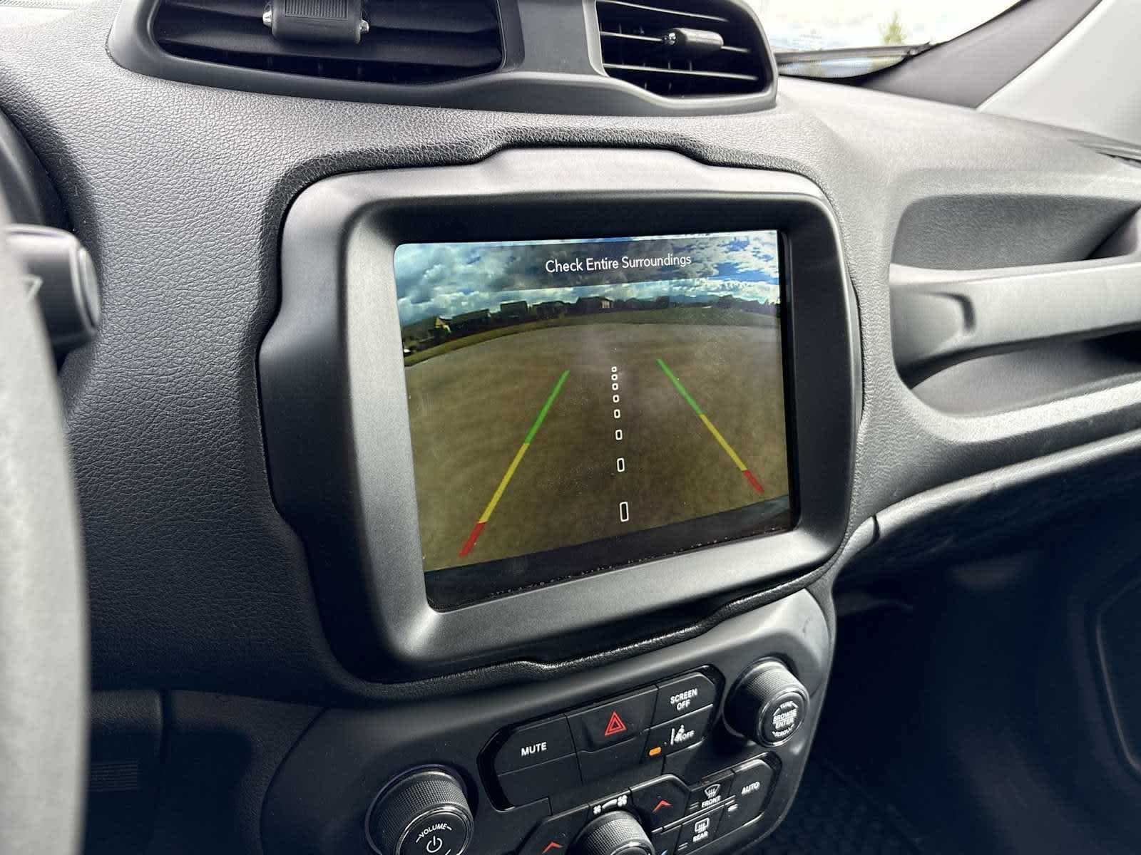 Used 2023 Graphite Gray Jeep Latitude image 28