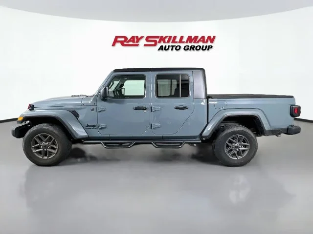 Used 2024 Gray Jeep Sport S image 4