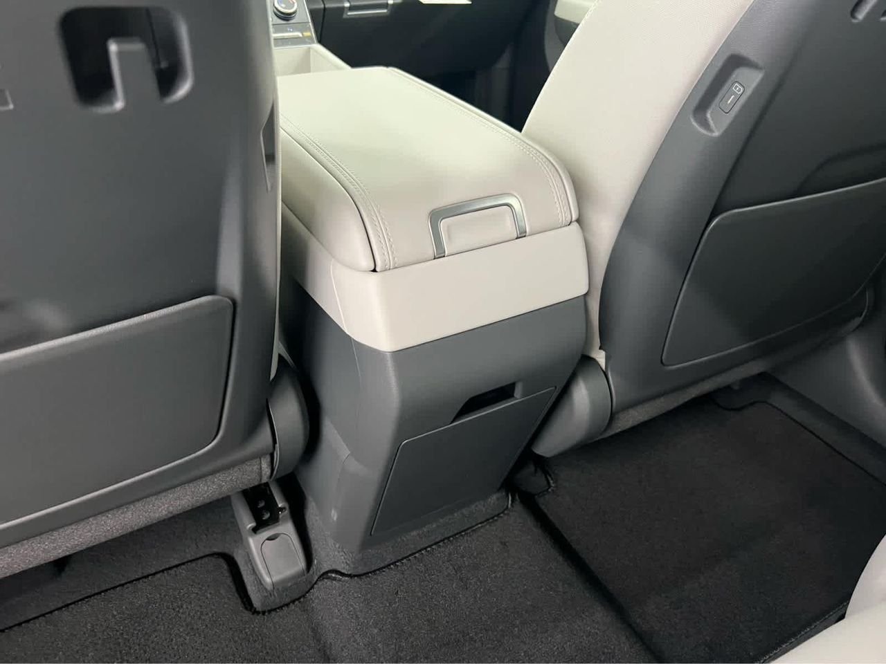 New 2026 Phantom Black Hyundai SE AWD image 27