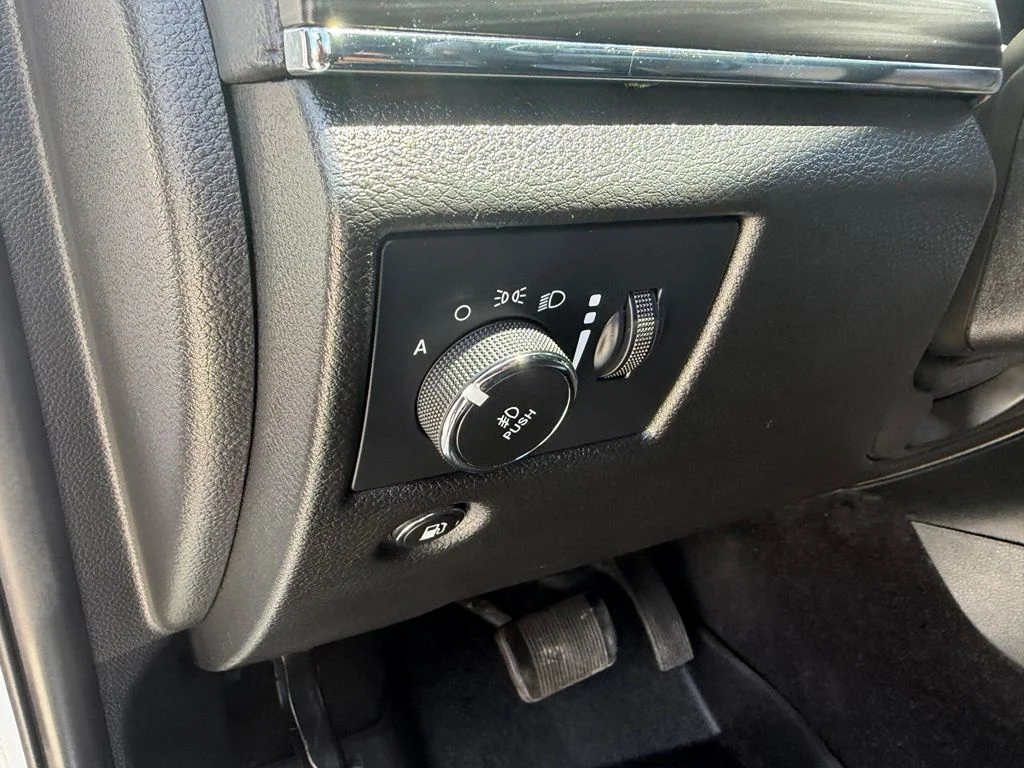 Certified Used 2022 White Jeep Limited image 13