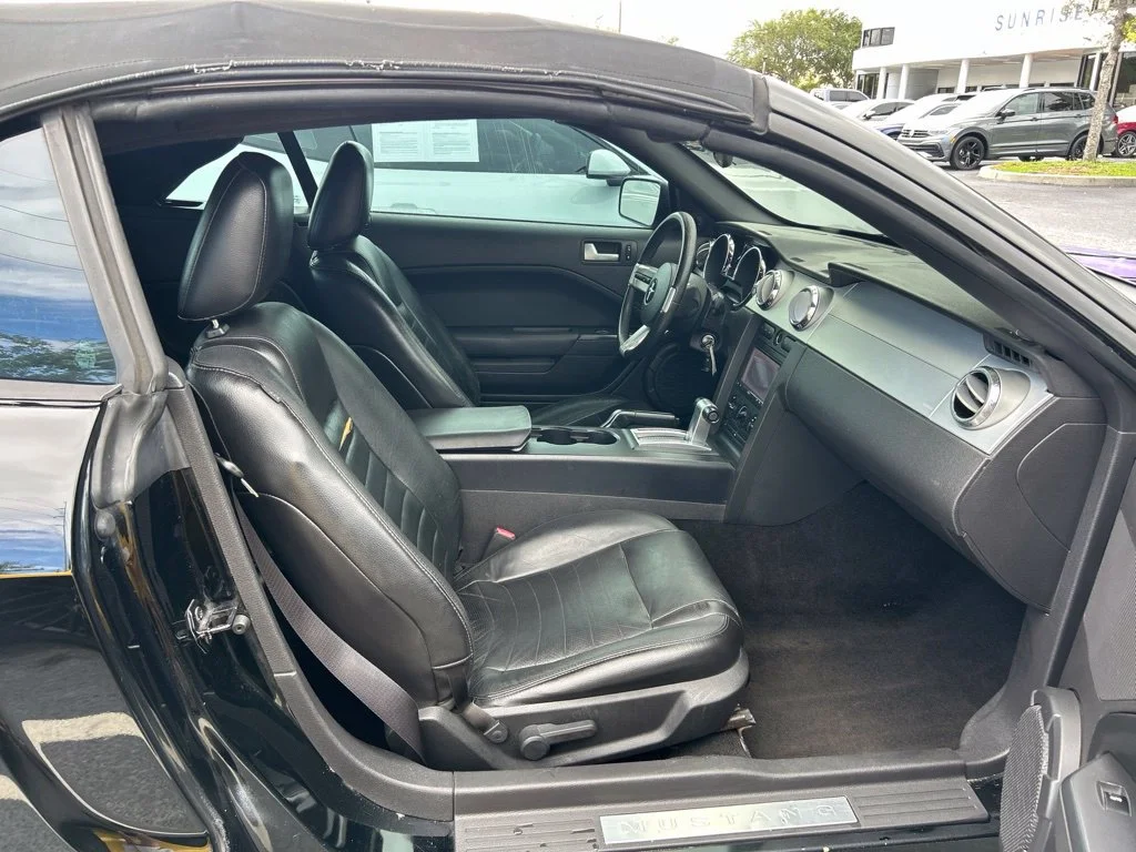 Used 2006 Black Clearcoat Ford  image 35